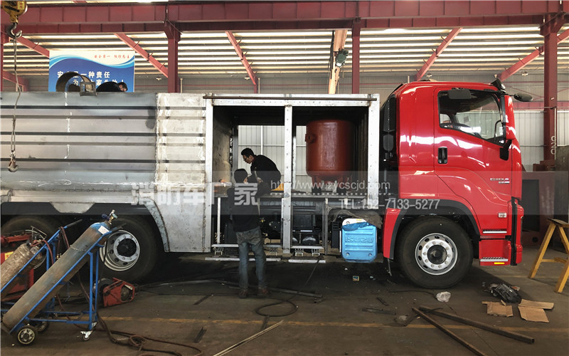 五十鈴泡沫干粉聯(lián)用消防車生產(chǎn)現(xiàn)場 五十鈴泡沫干粉聯(lián)用消防車生產(chǎn)現(xiàn)場